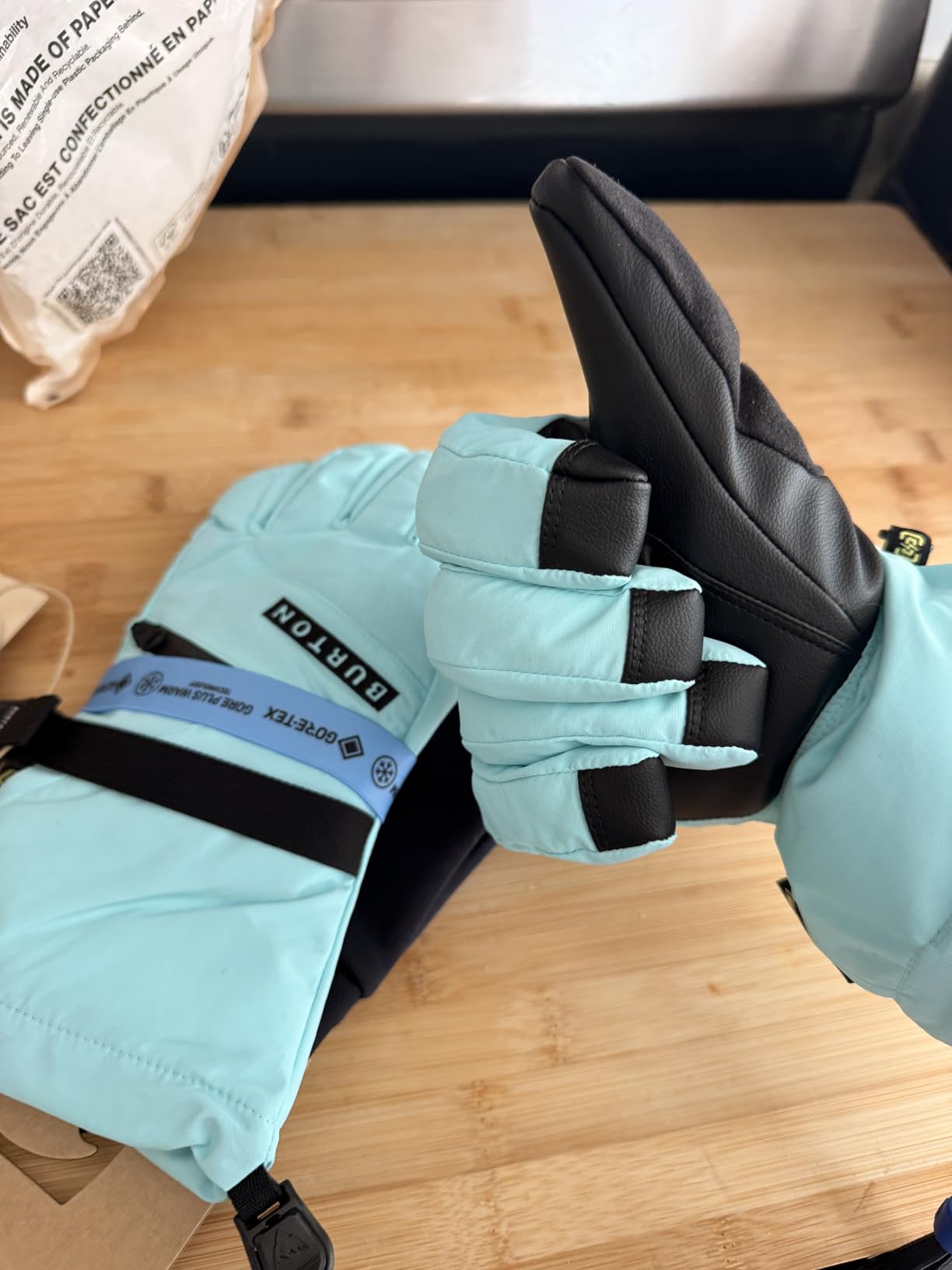 Burton Women’s Gore-TEX Insulated Gloves – Waterproof Winter Snowboard Gloves with Touch Screen Tech & Removable Liner customer photo 1
