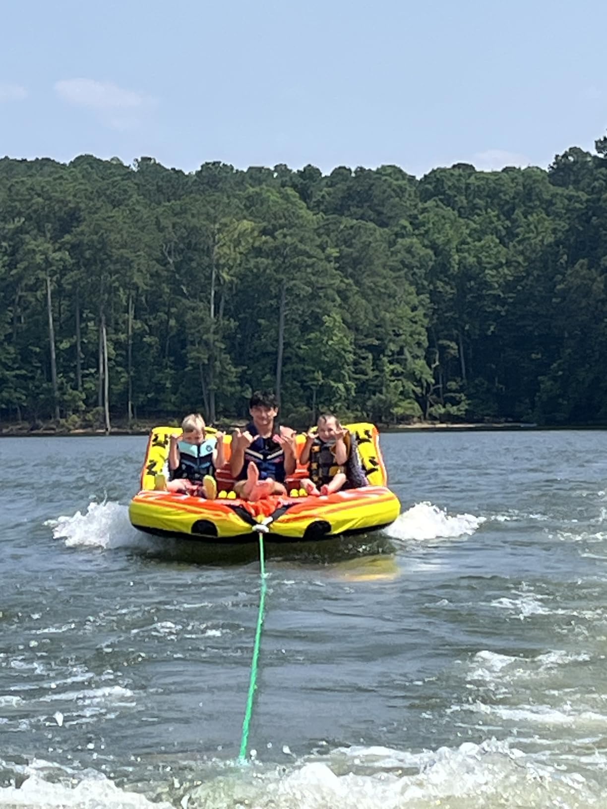 VEVOR Towable Tube for Boating, 1-3 Riders Inflatable Boat Tubes and Towables, 510lbs Water Sport Towable Tube for Boat to Pull - with Full Nylon Cover, 16 Grab Handles, Dual Tow Points & Safety Valve customer photo 1