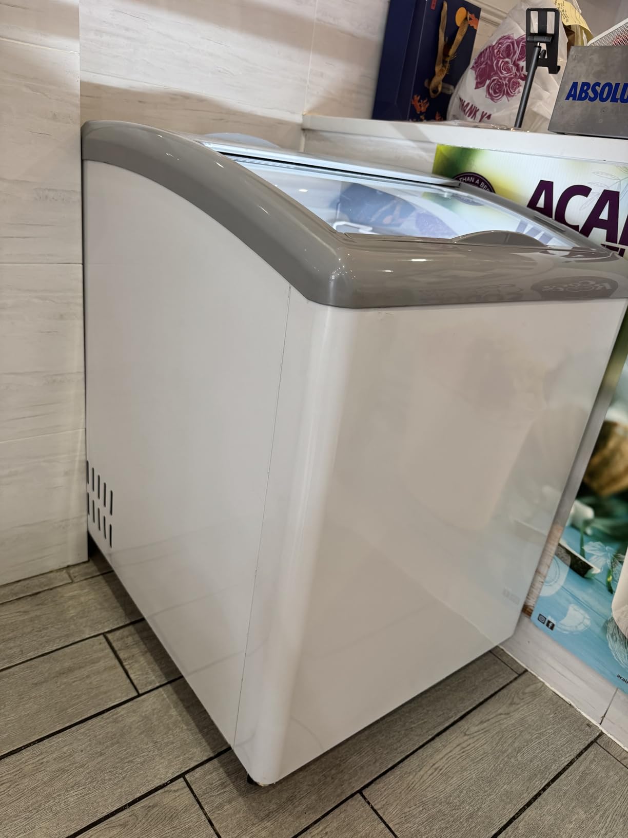 5.5 Cu.Ft Commercial Ice Cream Freezer Display Case Dipping Cabinet 4 * 3 Gallon Tubs, Sliding Glass Door, Rolling Wheels and Lockable Breaks, White customer photo 1