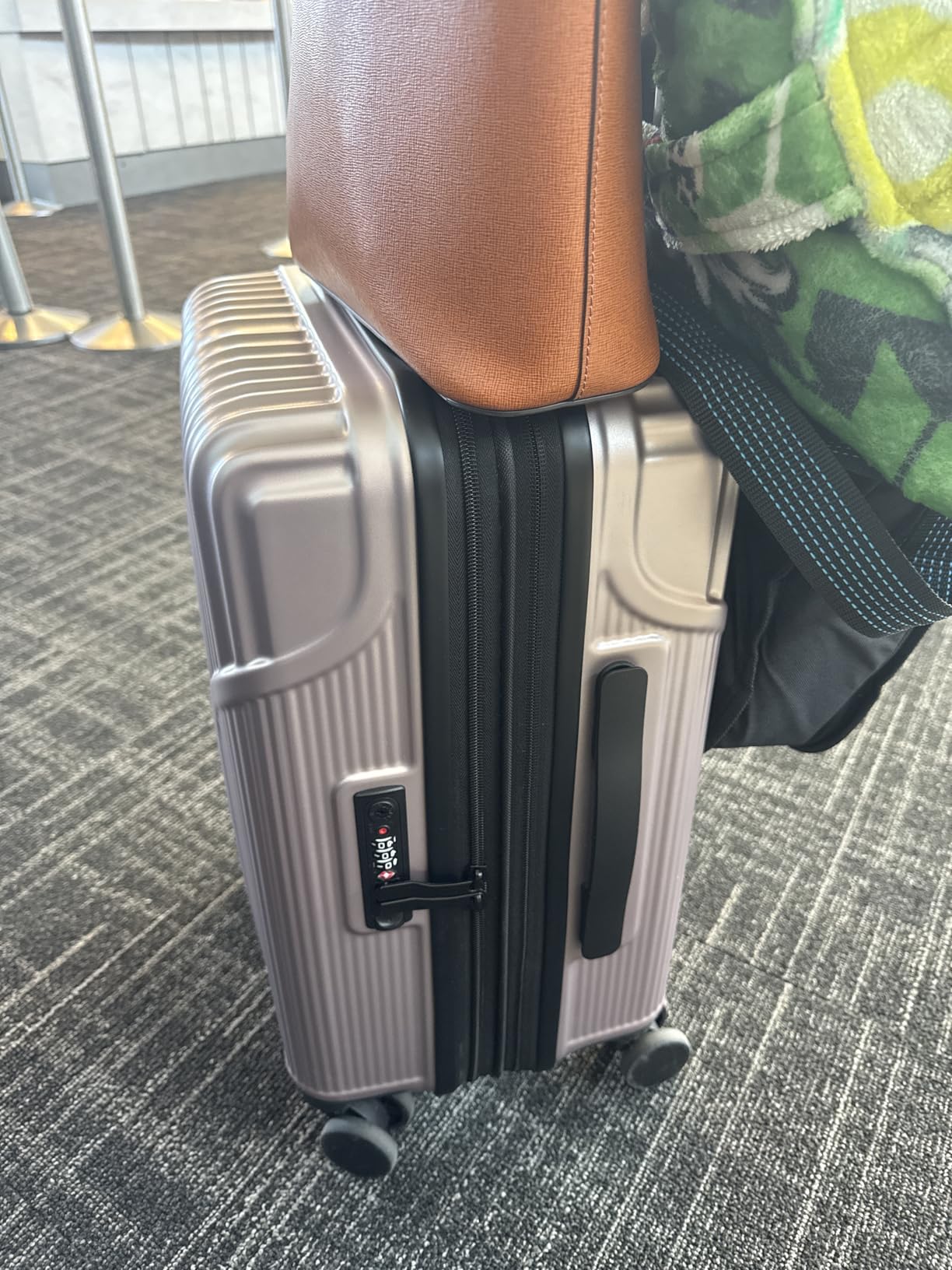 BAGSMART Carry On Luggage 22x14x9 Airline Approved, Expandable Suitcase with Wheels, Pink Lavender customer photo 1