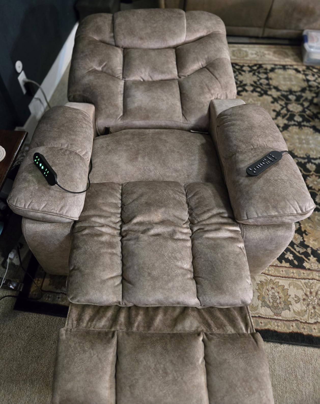 EONIX 26.4'' Wide Oversized Power Lift Recliner Chair, Big and Tall, Black customer photo 1