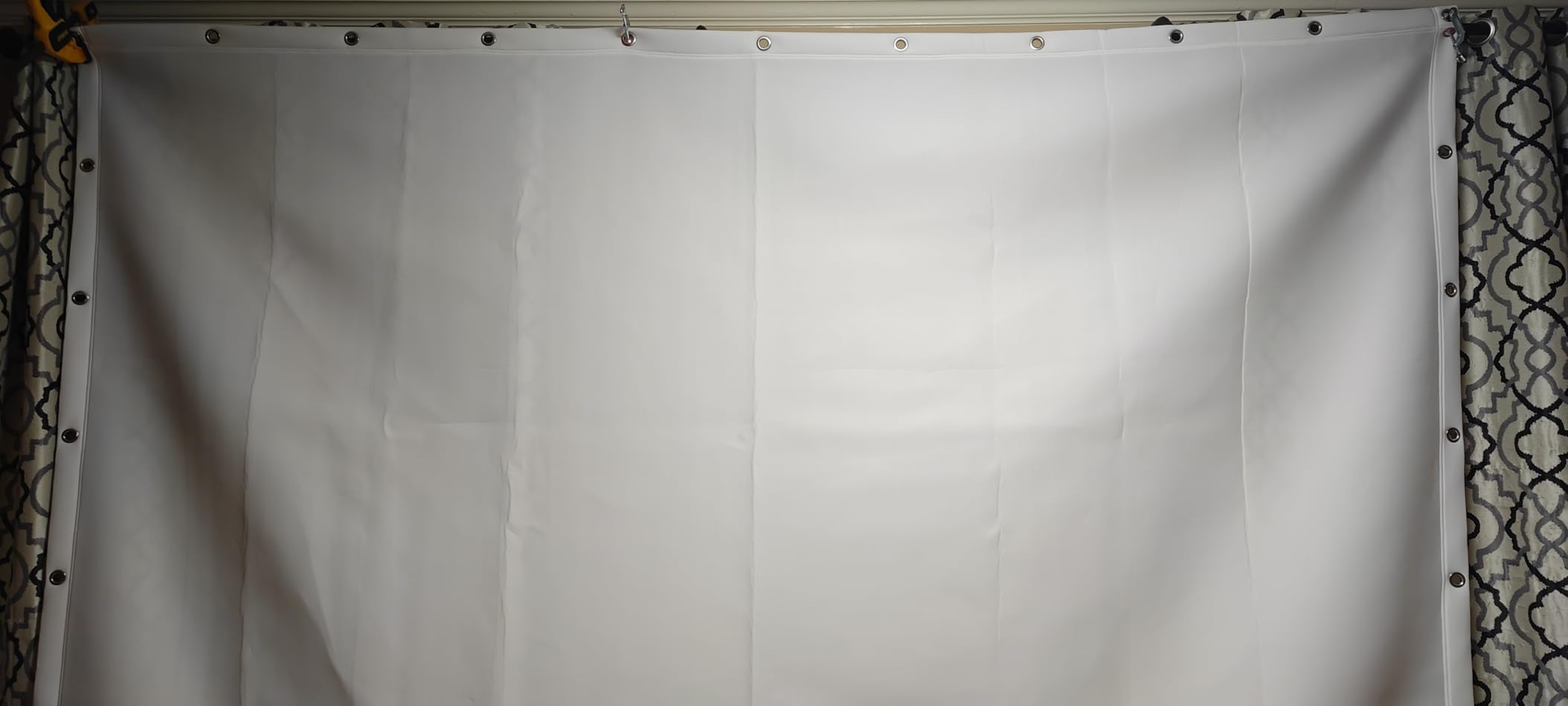 Golf Simulator Impact Screen, 3D Air Mesh Impact Screen for Golf Training Indoor/Outdoor, HD Projector Screen for Home Hitting Practice with Grommet Holes & Bungee Cords customer photo 1