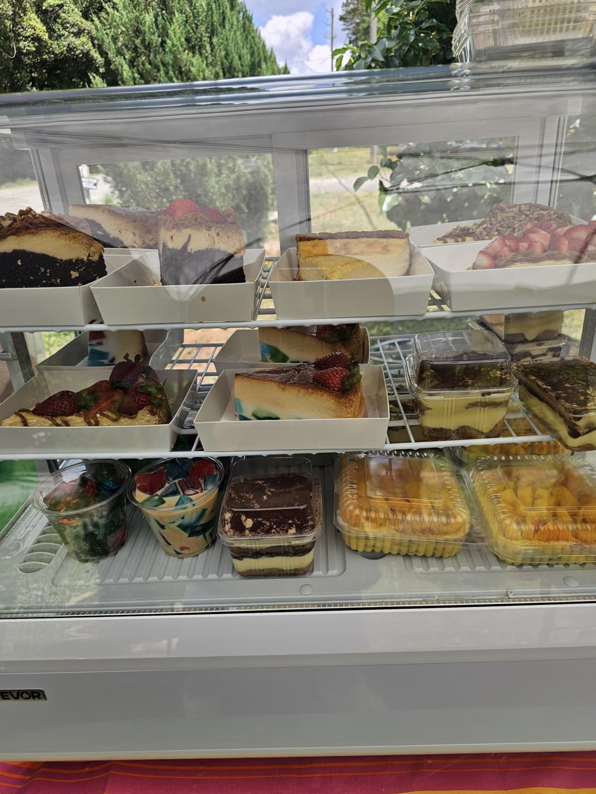VEVOR Refrigerated Display Case, 3.5 Cu.Ft./100L Countertop Pastry Display Case, 2-Tier Commercial Cake Refrigerator with LED Lighting, TURBO Cooling, Frost-Free Air-Cooling, for Bakery, Dessert Shop customer photo 1