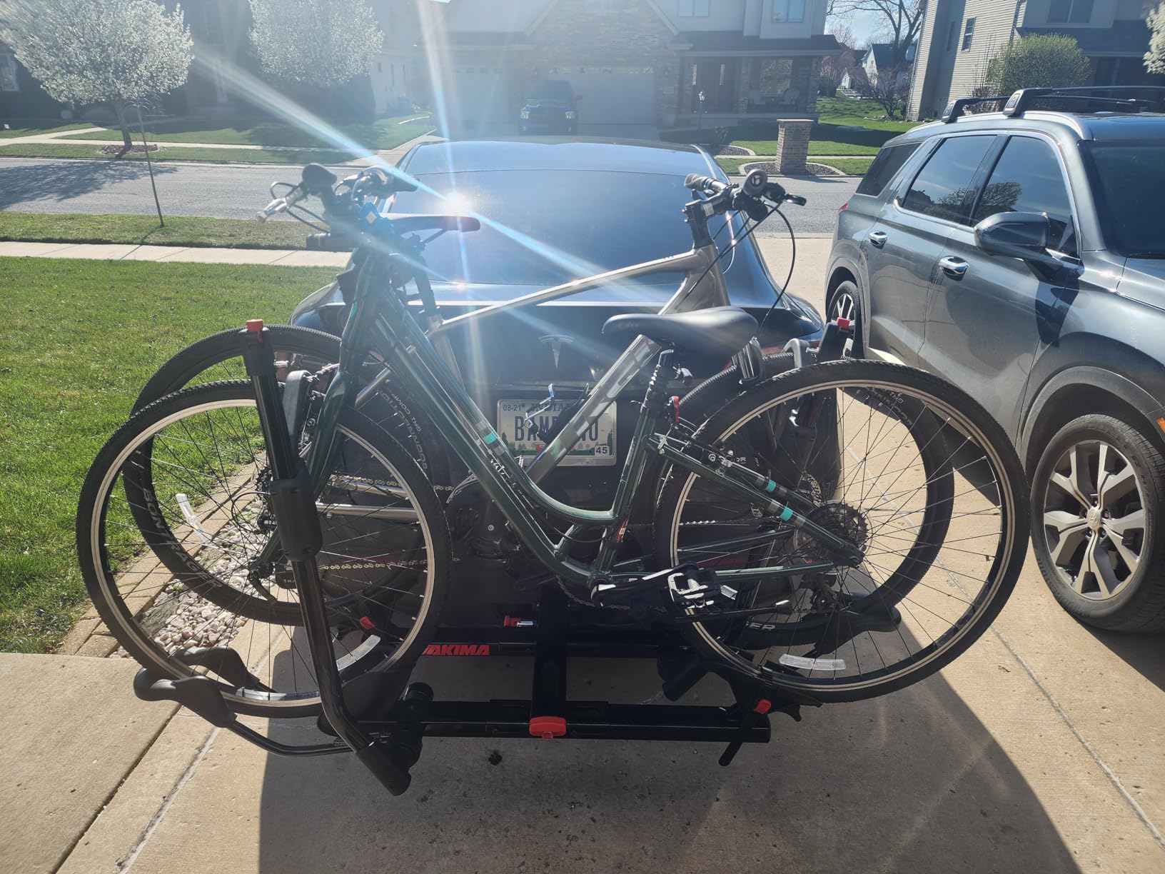 Yakima HoldUp 2-Bike Platform Hitch Mount Rack, Fits 2 in. Receivers customer photo 1