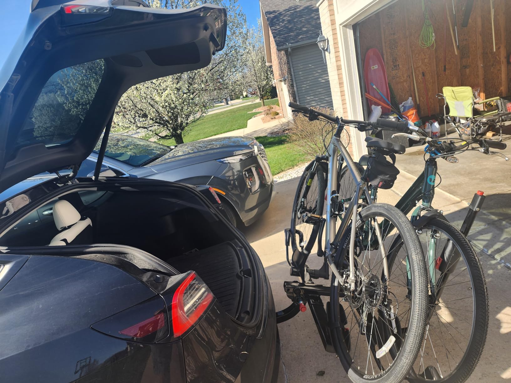 Yakima HoldUp 2-Bike Platform Hitch Mount Rack, Fits 2 in. Receivers customer photo 2