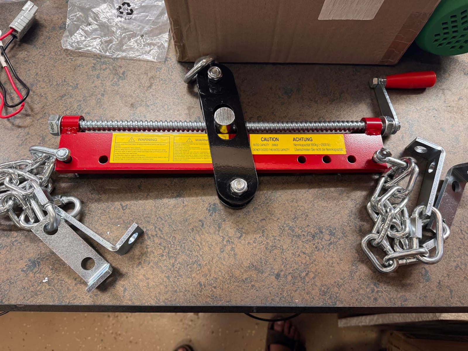GarveeTech 2 T Engine Hoist, 4000 LBS Heavy Duty Folding Cherry Picker Engine Lift Hydraulic Tilting Engine Shop Crane with 6 Iron Caster Wheels Telescopic Boom Hitch,Yellow customer photo 1