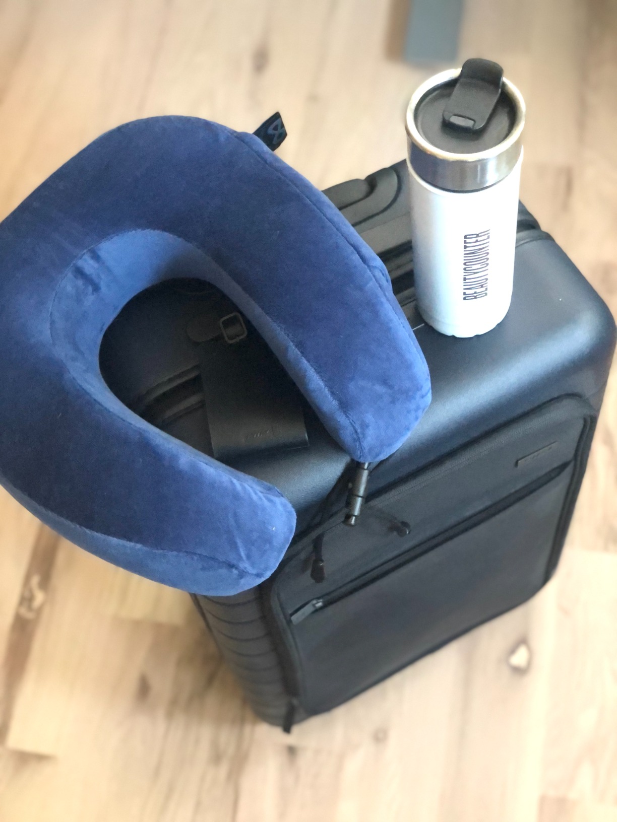 Everlasting Comfort Upgraded Neck Pillow for Airplanes – Memory Foam Travel Headrest for Flying – Portable Multi-Position Travel Pillows with 360°Support – Long Flight Essentials for Sleep & Home Use customer photo 2