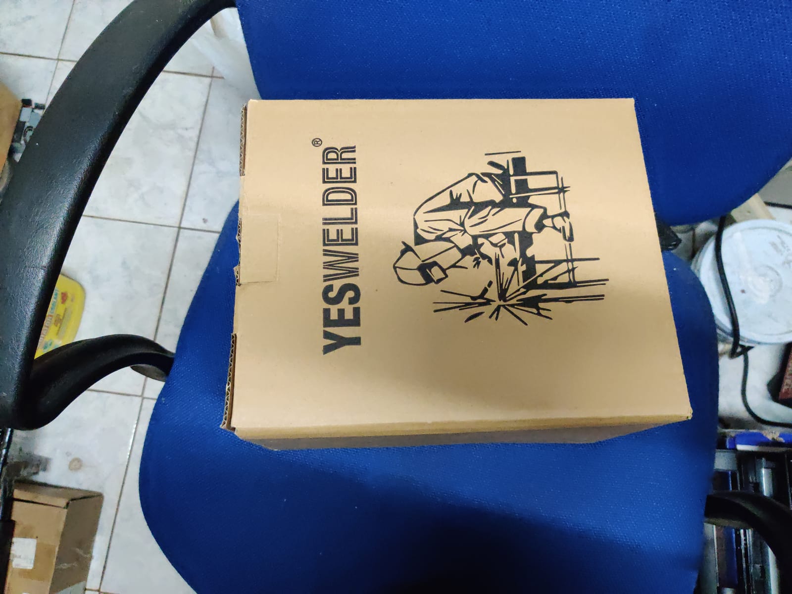 YESWELDER Auto-Shade Welding Helmet, Internal Digital Control, 180° View customer photo 2