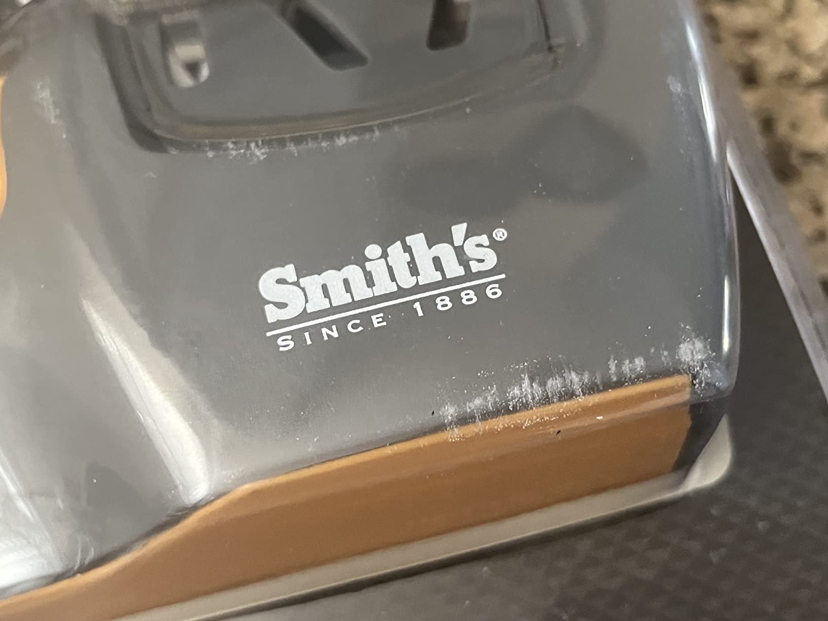 Smith's 50005 Edge Pro Compact Electric Knife Sharpener - Yellow & Grey - Straight Edge 2 Stage Sharpener - Electric & Manual Sharpening - Blade Guide - Outdoor & Kitchen - Pocket & Filet Knives customer photo 2