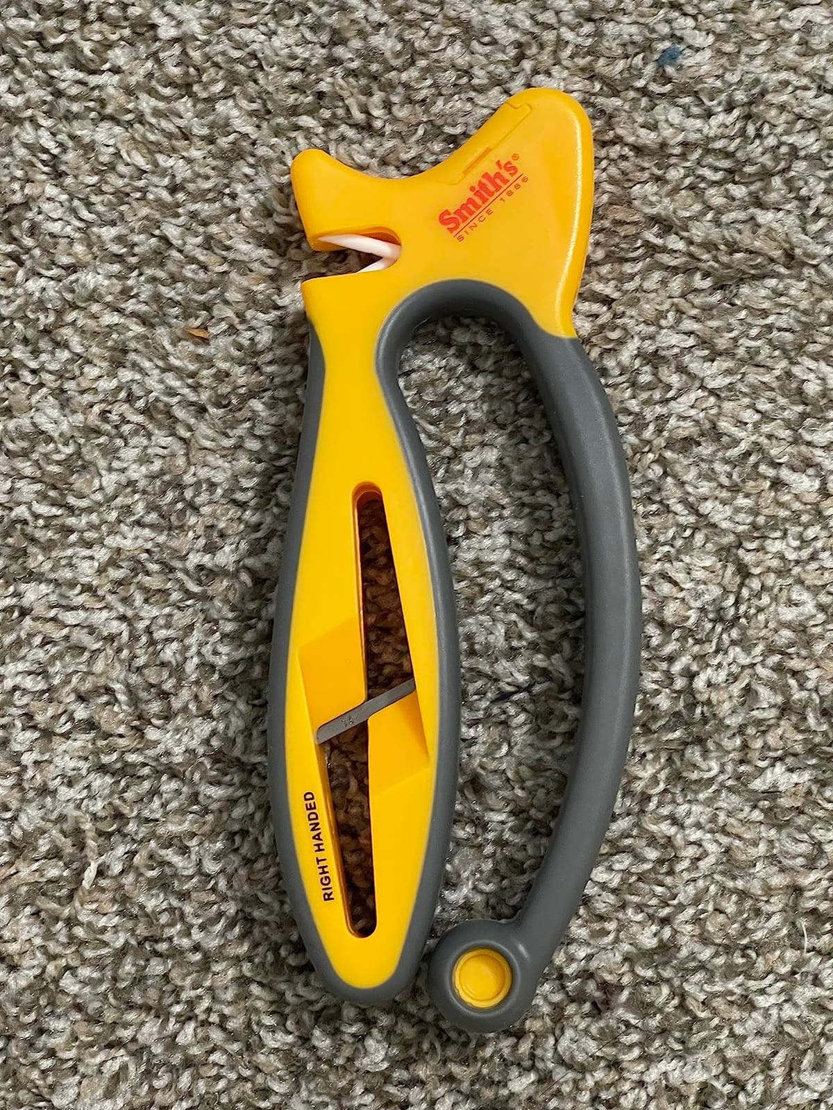 Smith's 50185 Jiffy-Pro Handheld Sharpener - 2-Stage Sharpening - Large Scissors & Shear Sharpening Slots - Outdoor Sharpener for Pocket, Hunting, Fishing & Kitchen Knives - Soft Grip Handle customer photo 1