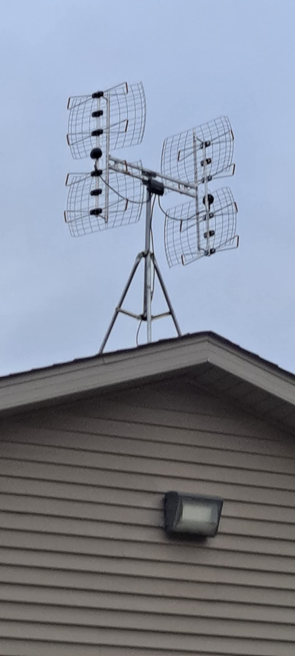 Antennas Direct 8-Element Bowtie UHF Outdoor HDTV Antenna, Multi-Directional, 70+ Mile Range, 4K 8K UHD NEXTGEN TV – w/All-Weather Mounting Hardware customer photo 2