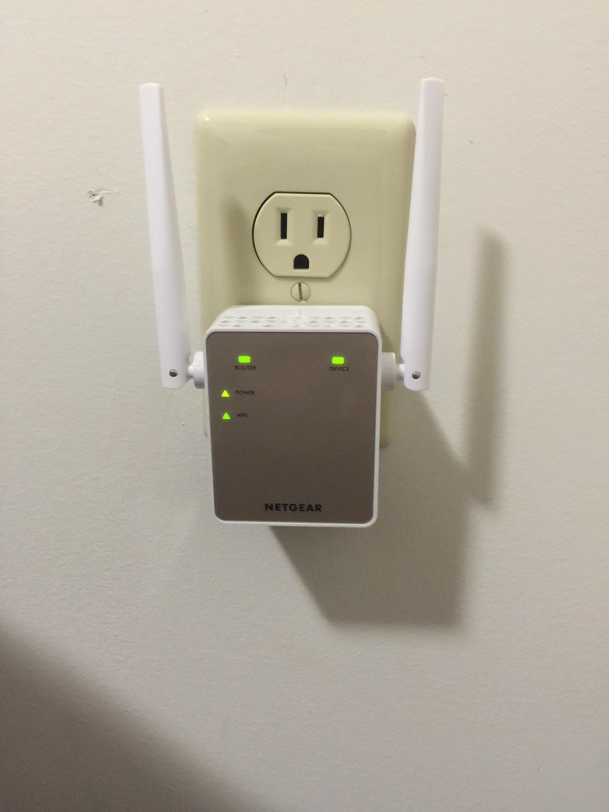 NETGEAR WiFi Extender EX6120, up to 1,500 sq ft, 1.2 Gbps customer photo 1