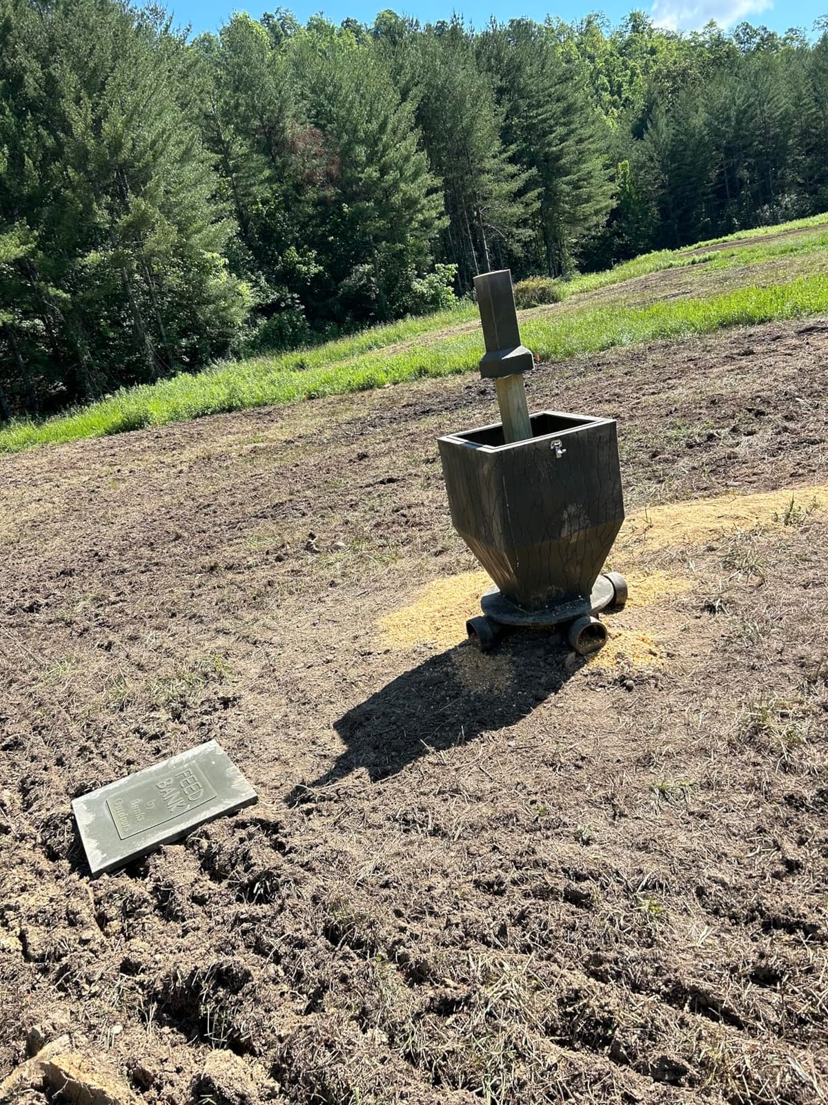 Banks Outdoors Gravity Fed Post Mounted Weatherproof Feed Bank Deer and Game Hunting Feeder with 150 Pound Capacity, Green customer photo 2