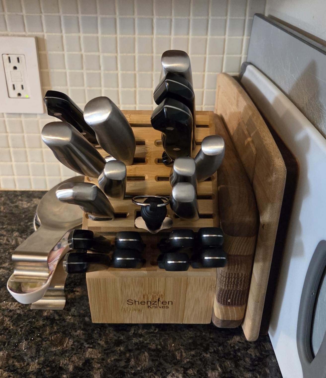Shenzhen Knives 20 Slot Bamboo Countertop Knife Block – X-Large customer photo 1
