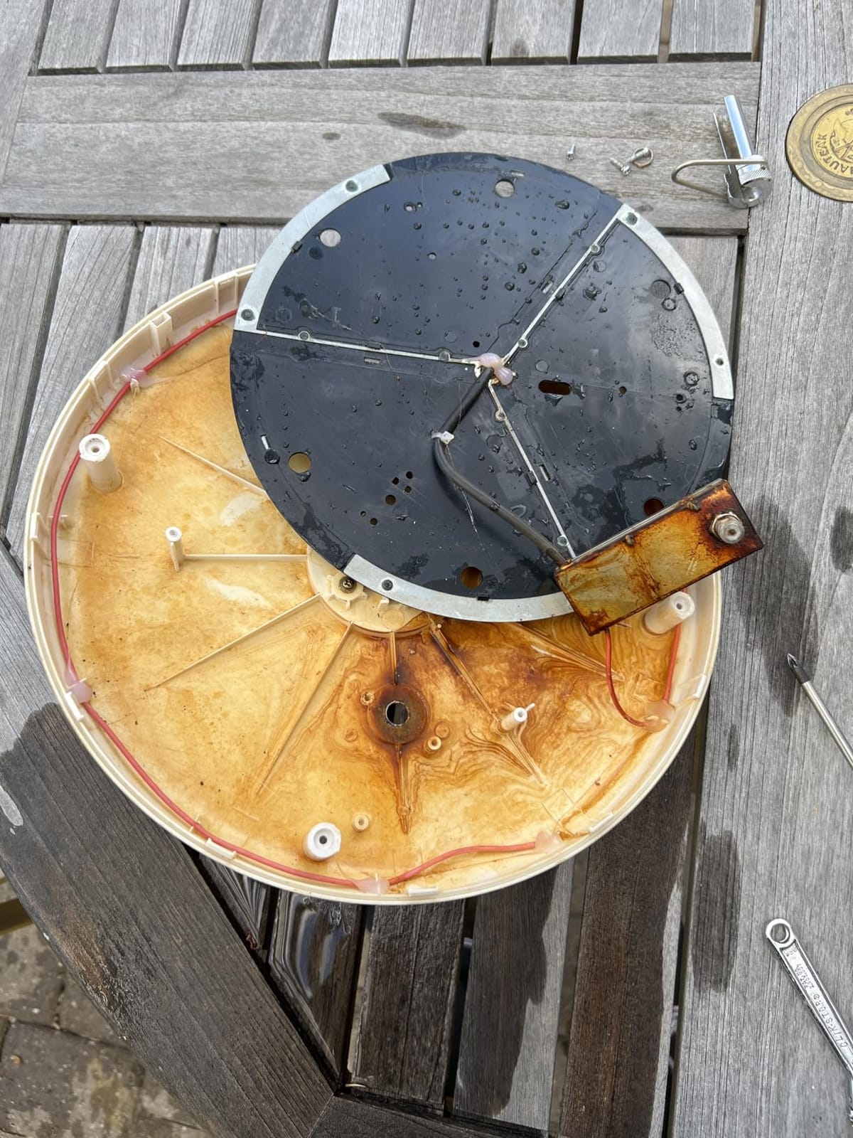1byone Outdoor TV Antenna, 360°Omni-Directional Reception, 100+ Miles Range customer photo 1