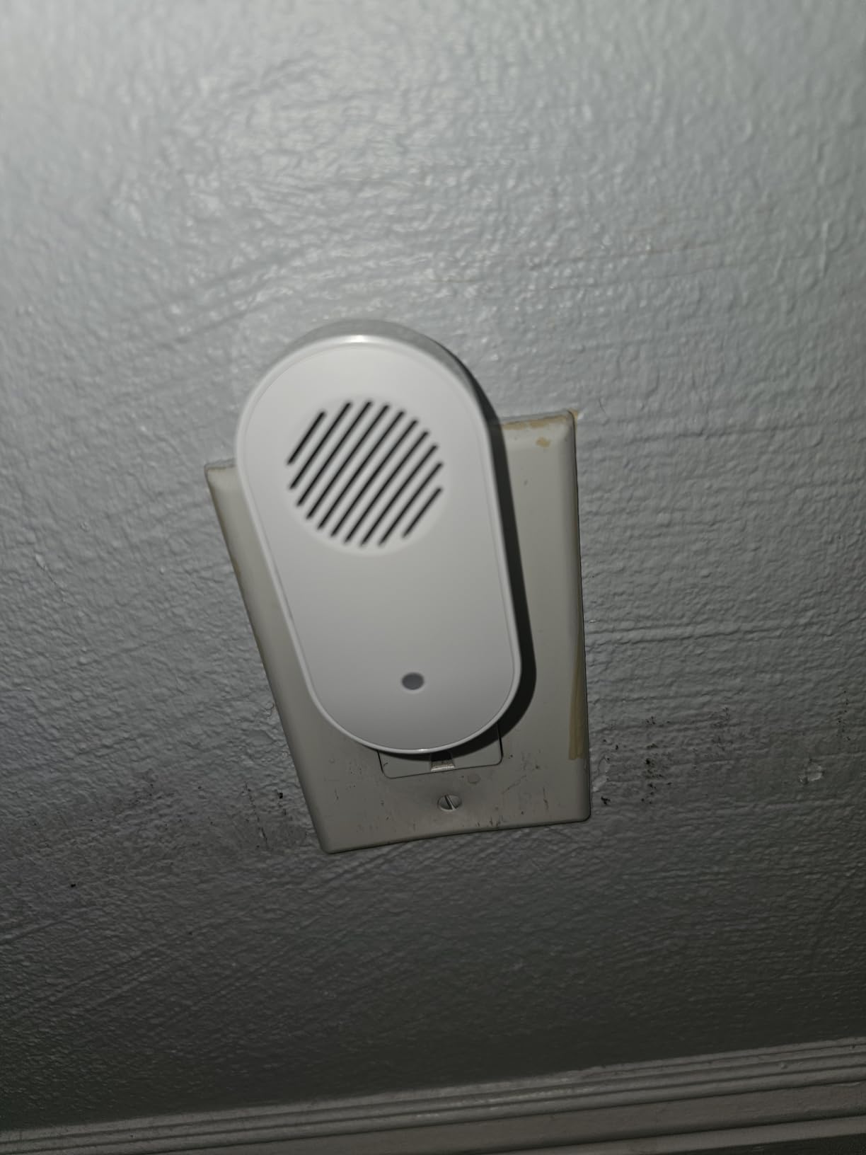 Arlo Chime 2, Built-in Siren, Audible Alerts, Customizable Melodies, Wi-Fi Connected, Compatible with: Wired/Wireless Doorbell Camera, Security Cameras,Smart Home Devices(Does not Work: Pro, Ultra) customer photo 2