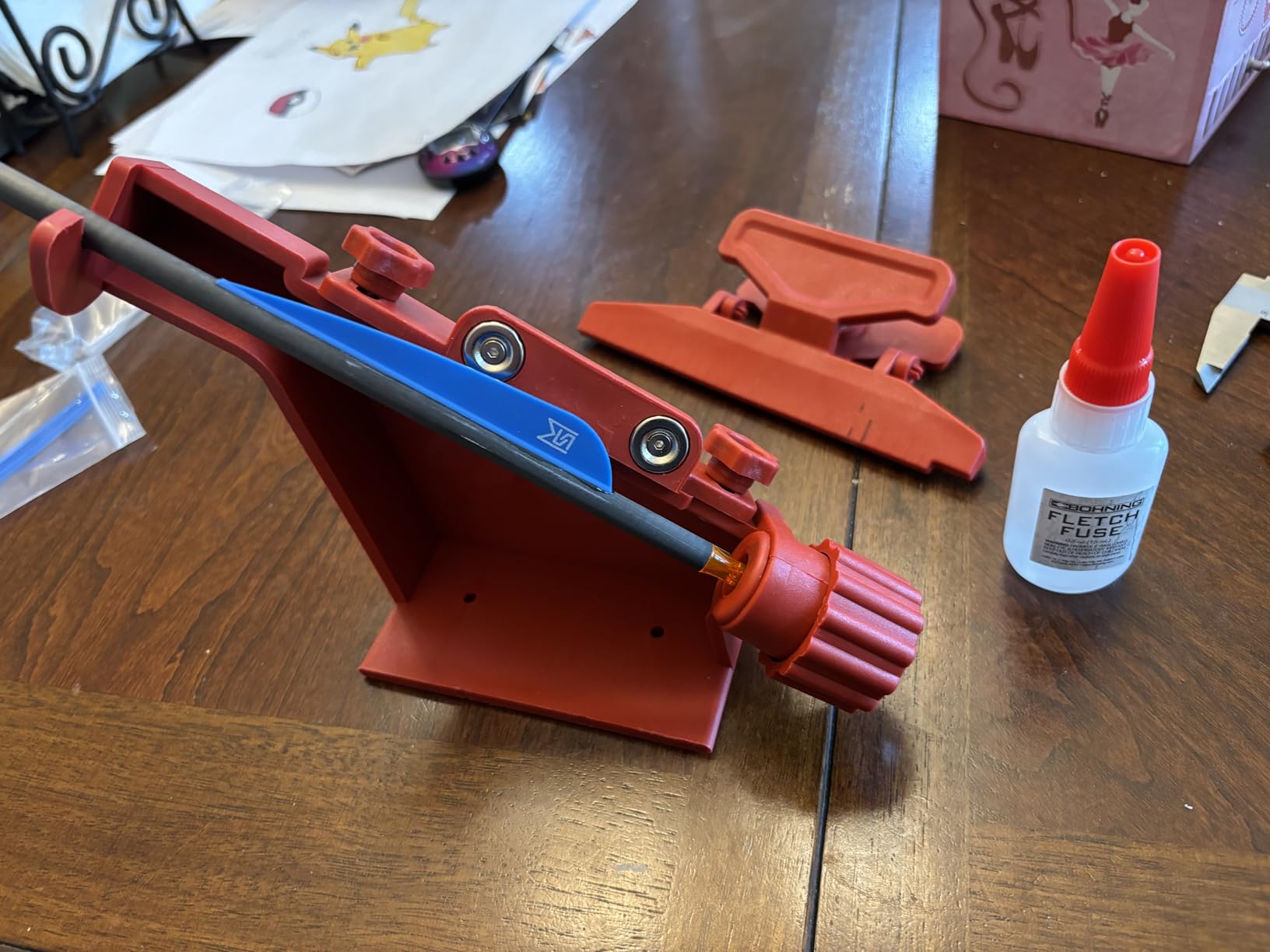 Fletching Jig with Straight Helix Clamps Adjustable Fletch Tool Feather Stick Kit for DIY Repair Arrows Bolts (Red) customer photo 1