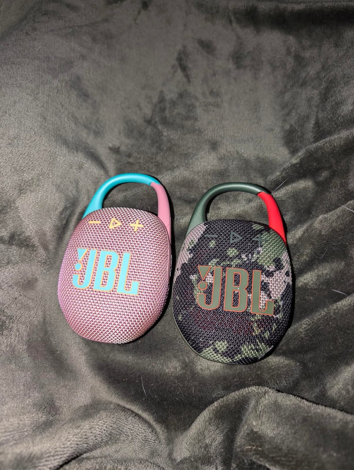 JBL Clip 5 - Ultra-Portable, Waterproof & Dustproof Bluetooth Speaker, Big JBL Pro Sound with Punchy bass, Integrated Carabiner, Up to 12 Hours of Play, Made in Part with Recycled Materials (Blue) customer photo 1