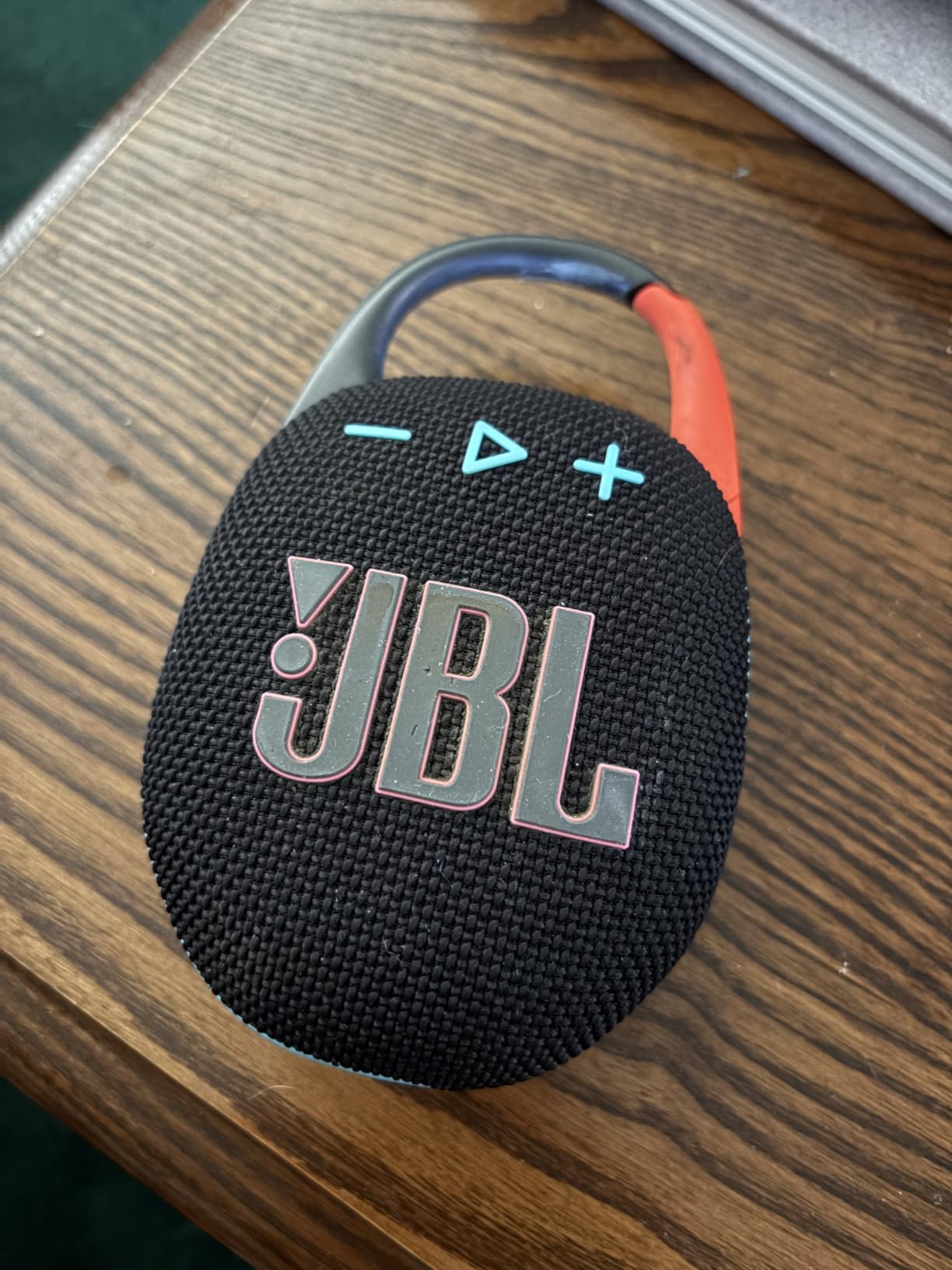 JBL Clip 5 - Ultra-Portable, Waterproof & Dustproof Bluetooth Speaker, Big JBL Pro Sound with Punchy bass, Integrated Carabiner, Up to 12 Hours of Play, Made in Part with Recycled Materials (Blue) customer photo 2
