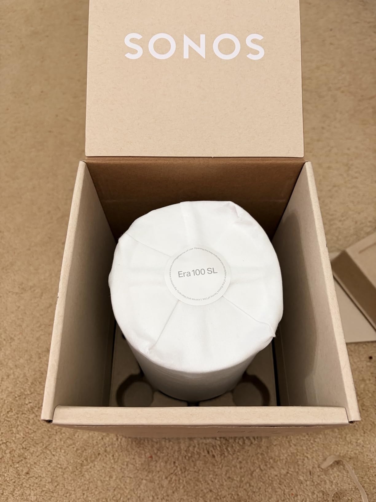 Sonos Era 100 SL Compact, Microphone-Free Speaker - White customer photo 2