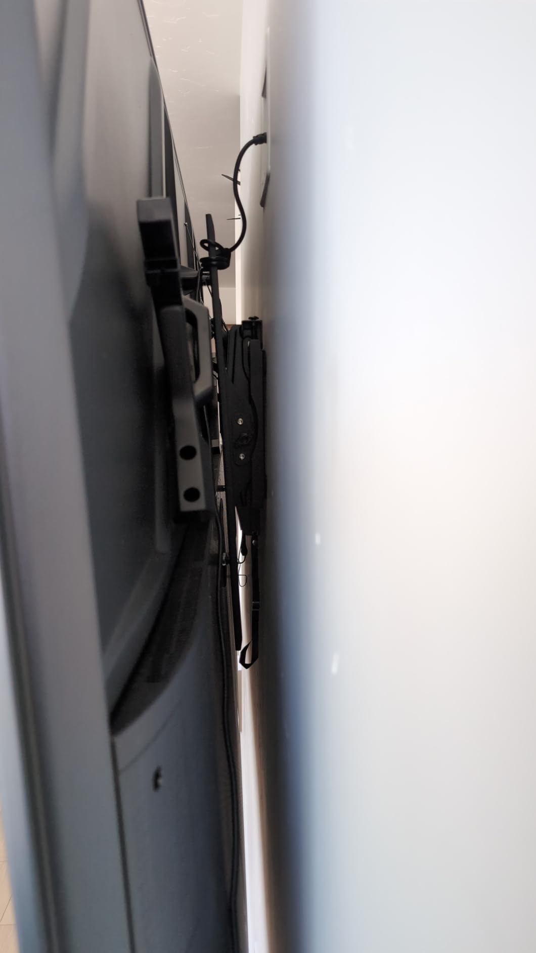 HOME VISION Heavy-Duty Full-Motion TV Mount for 40-90